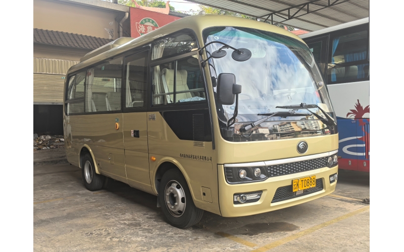 西双版纳旅游汽车客运有限公司 宇通豪华中巴车 电话：13908818447