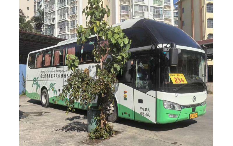 西双版纳乐诺旅游汽车客运有限公司豪华旅游大巴车 核载50人 电话:13988137006